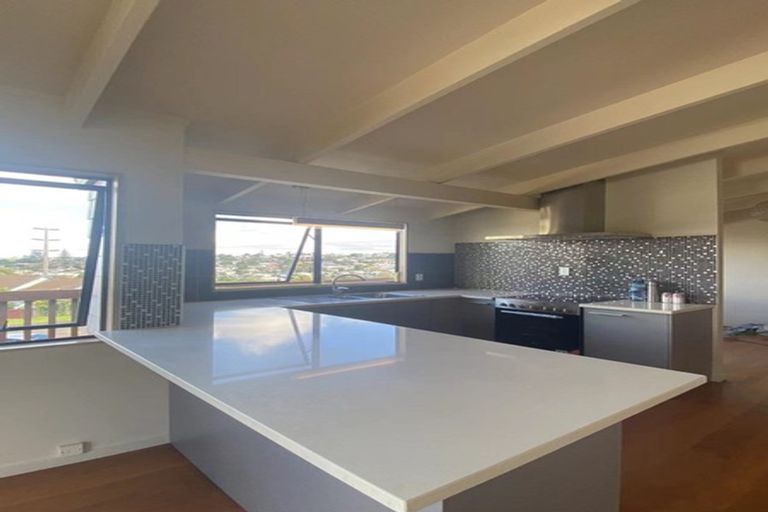 Photo of property in 97 Totaravale Drive, Totara Vale, Auckland, 0629