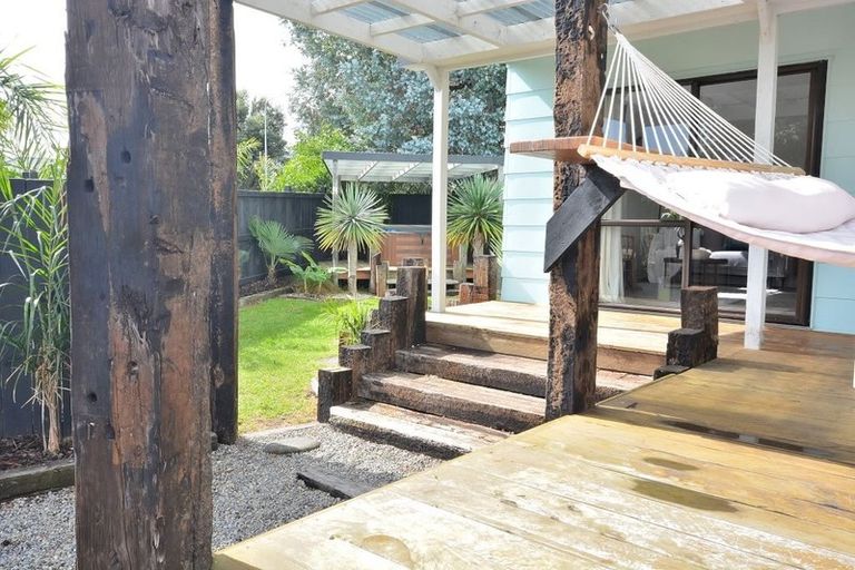 Photo of property in 2 Island View Terrace, Waikanae Beach, Waikanae, 5036