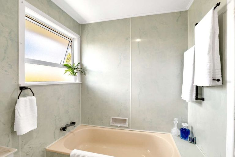 Photo of property in 53 Hartley Terrace, Massey, Auckland, 0614