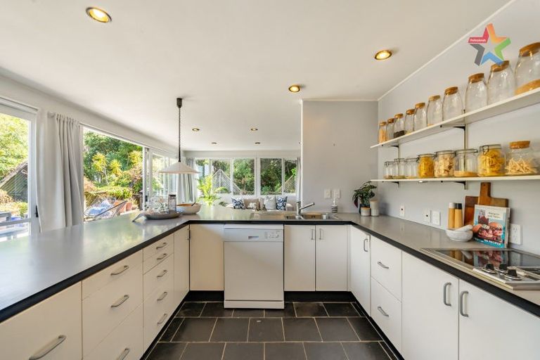 Photo of property in 12 Whiorau Grove, Lowry Bay, Lower Hutt, 5013