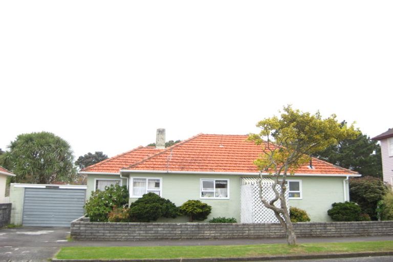 Photo of property in 17 Wrantage Street, Westown, New Plymouth, 4310