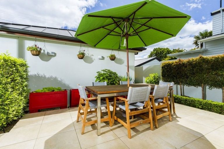 Photo of property in 8 Sylvan Park Avenue, Milford, Auckland, 0620