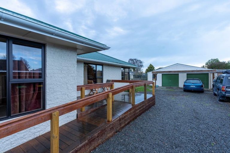 Photo of property in 7 Tenby Place, Avondale, Christchurch, 8061