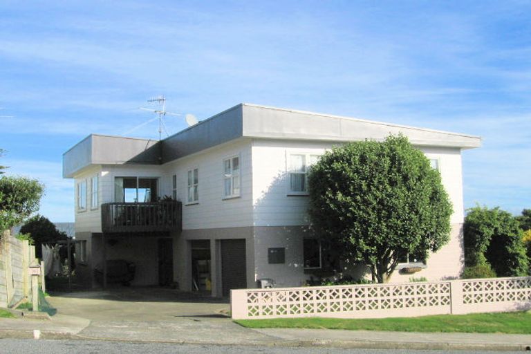 Photo of property in 35 Sunshine Crescent, Kelson, Lower Hutt, 5010