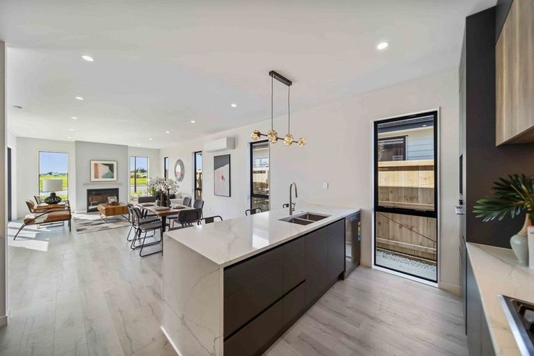 Photo of property in 27 Uatoto Road, Clarks Beach, 2122