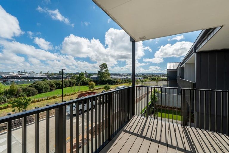 Photo of property in 13/18 Paraone Crescent, Takanini, 2112