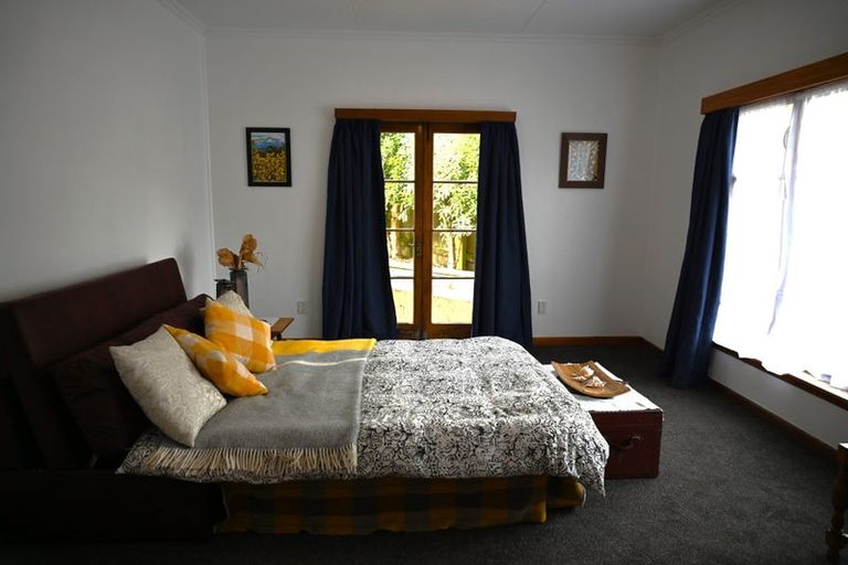 Photo of property in 87 Northland Road, Northland, Wellington, 6012