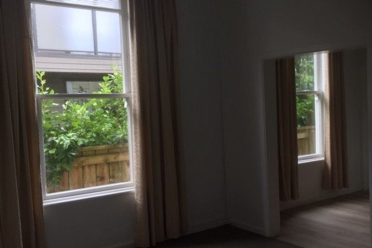 Photo of property in 1/72 Derwent Street, Island Bay, Wellington, 6023