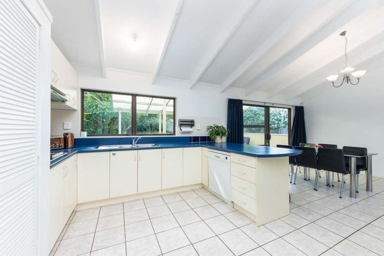 Photo of property in 14 Woodhouse Place, West Harbour, Auckland, 0618