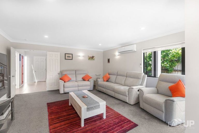 Photo of property in 57 Wiseley Road, West Harbour, Auckland, 0618