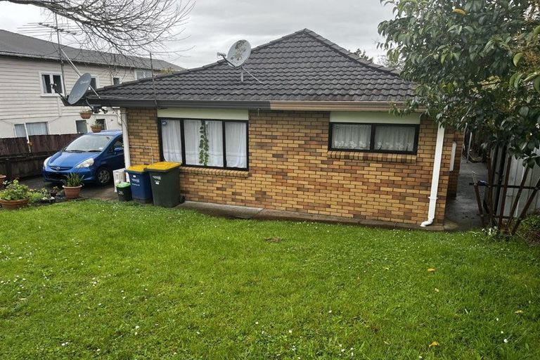 Photo of property in 1/62 Titirangi Road, New Lynn, Auckland, 0600