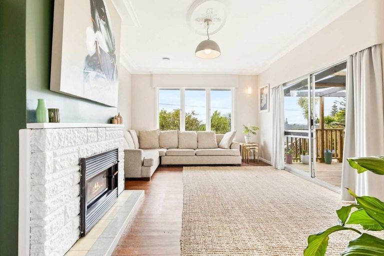 Photo of property in 10 Murray Road, Te Atatu Peninsula, Auckland, 0610