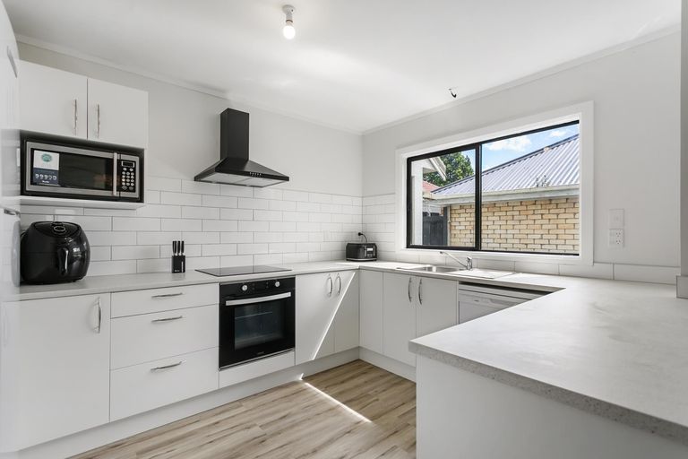 Photo of property in 2/11 Beach Road, Pahurehure, Papakura, 2113