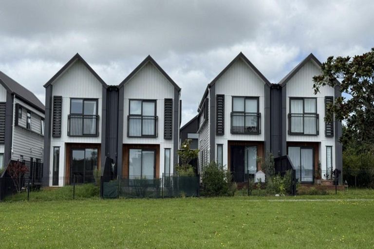 Photo of property in 4/3 Walsh Road, Wainui, 0932