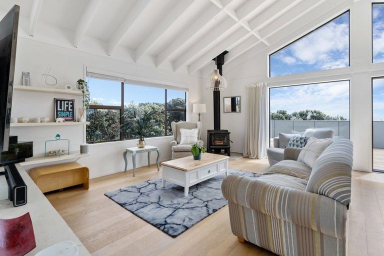 Photo of property in 106 Field Way, Waikanae Beach, Waikanae, 5036