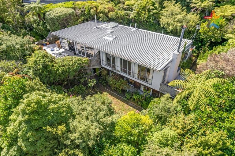 Photo of property in 12 Whiorau Grove, Lowry Bay, Lower Hutt, 5013