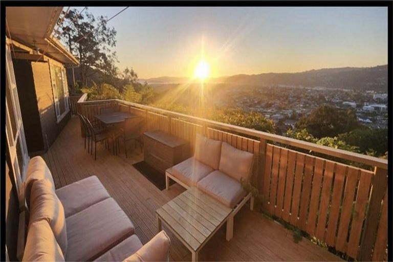 Photo of property in 32 Woodvale Grove, Fairfield, Lower Hutt, 5011