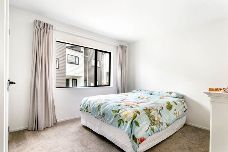 Photo of property in 76 Ashley Avenue, Long Bay, Auckland, 0630