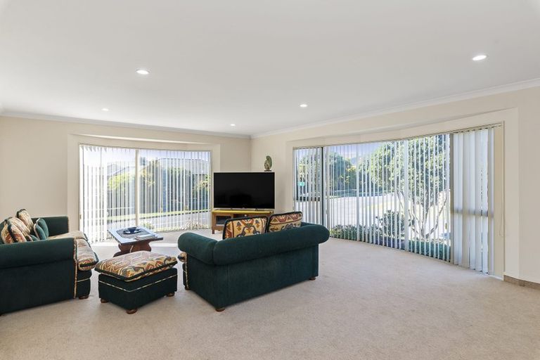 Photo of property in 2 Millennium Hill, Paraparaumu, 5032