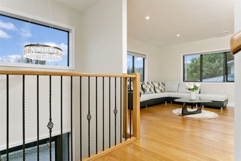 Photo of property in 7a Heathcote Road, Castor Bay, Auckland, 0620