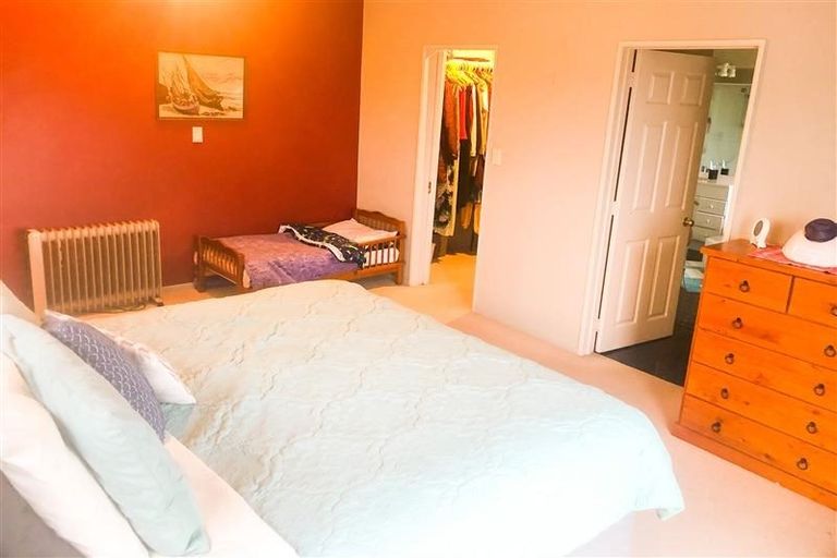 Photo of property in 123 Hobsonville Road, West Harbour, Auckland, 0618