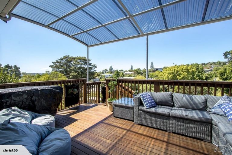 Photo of property in 27a Eastglen Road, Glen Eden, Auckland, 0602