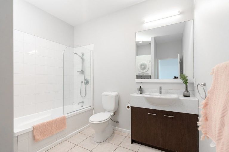 Photo of property in Stadium Garden Flats, 315/107 Thorndon Quay, Pipitea, Wellington, 6011