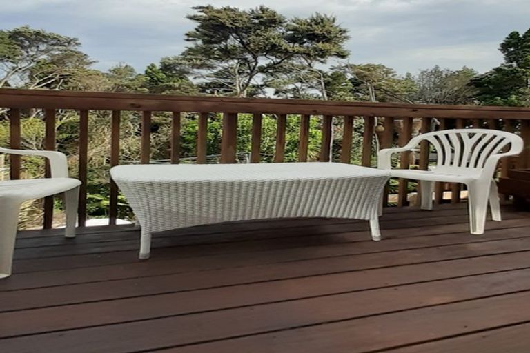 Photo of property in 64 Chelsea View Drive, Chatswood, Auckland, 0626