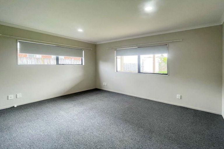 Photo of property in 24 Sutton Crescent, Papakura, 2110