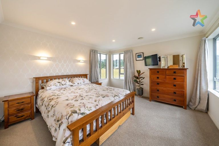 Photo of property in 8c Glen Iris Grove, Woburn, Lower Hutt, 5010