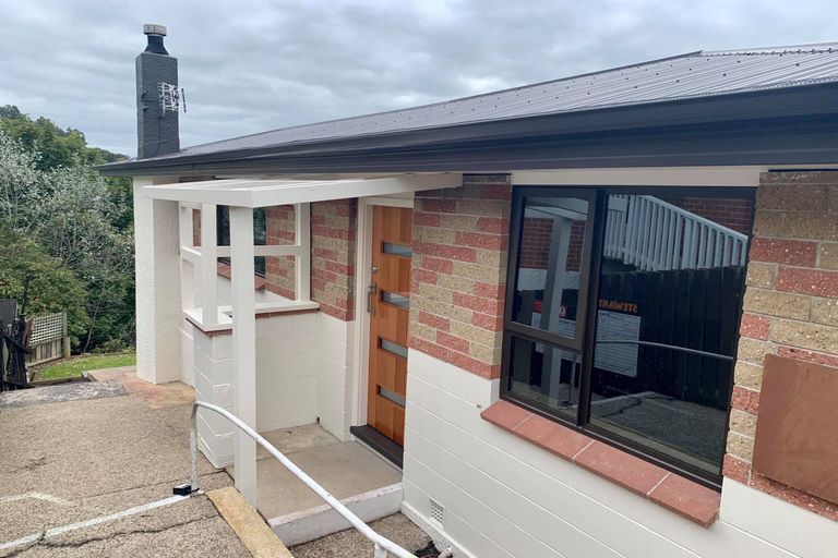 Photo of property in 32 Tomkins Street, Green Island, Dunedin, 9018