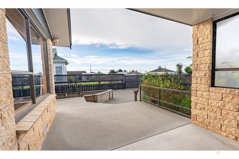 Photo of property in 12 Timaru Road, Waimate, 7924