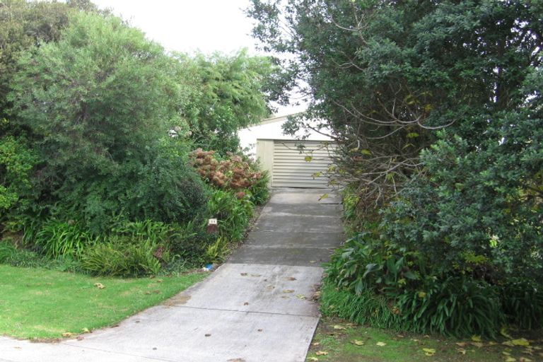 Photo of property in 24 Maori Hut Road, Red Beach, 0932
