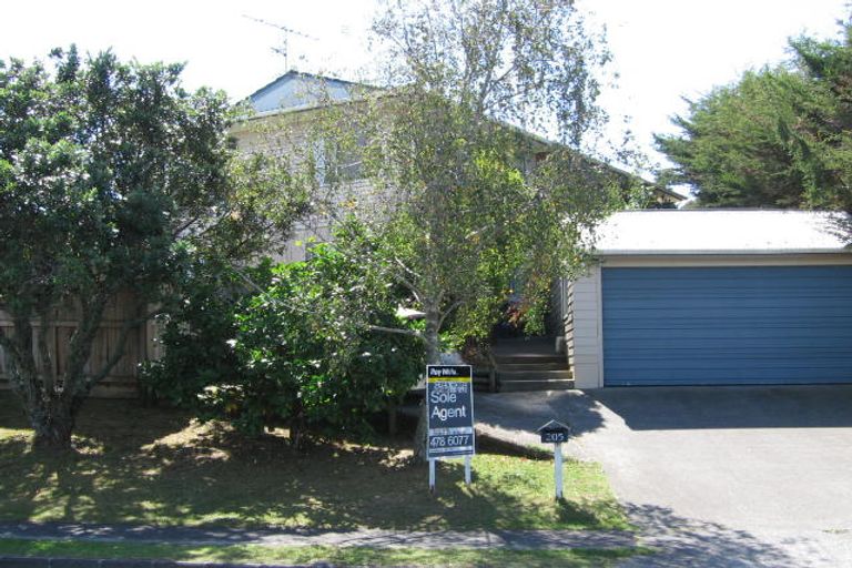 Photo of property in 205 Glamorgan Drive, Torbay, Auckland, 0630