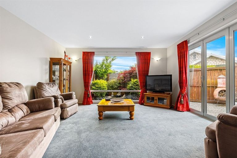 Photo of property in 32 Six Silvers Avenue, Halswell, Christchurch, 8025