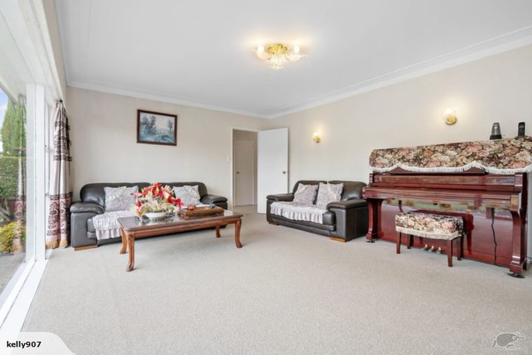 Photo of property in 49 Tupaki Place, Pakuranga Heights, Auckland, 2010