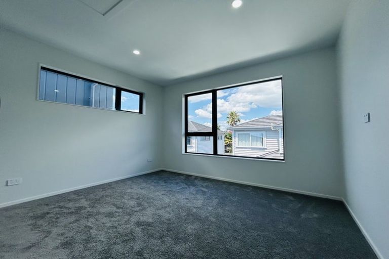 Photo of property in 17d Sorrel Crescent, Bucklands Beach, Auckland, 2012