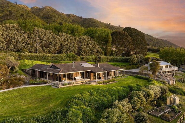 Photo of property in 204 Huia Street, Waikanae, 5391