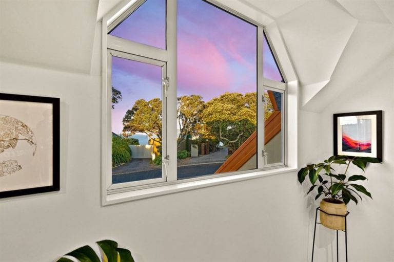 Photo of property in 1/7 Sharon Road, Waiake, Auckland, 0630