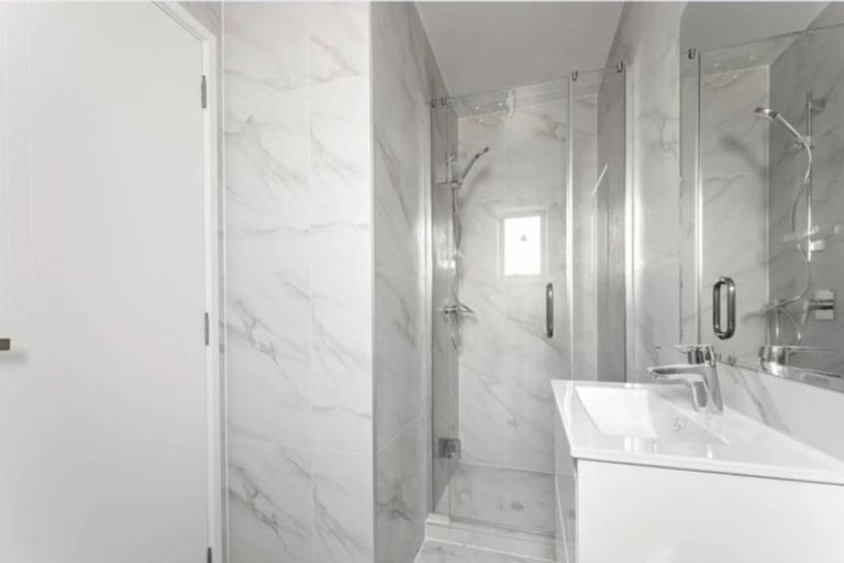 Photo of property in 2a Clinker Place, New Lynn, Auckland, 0600