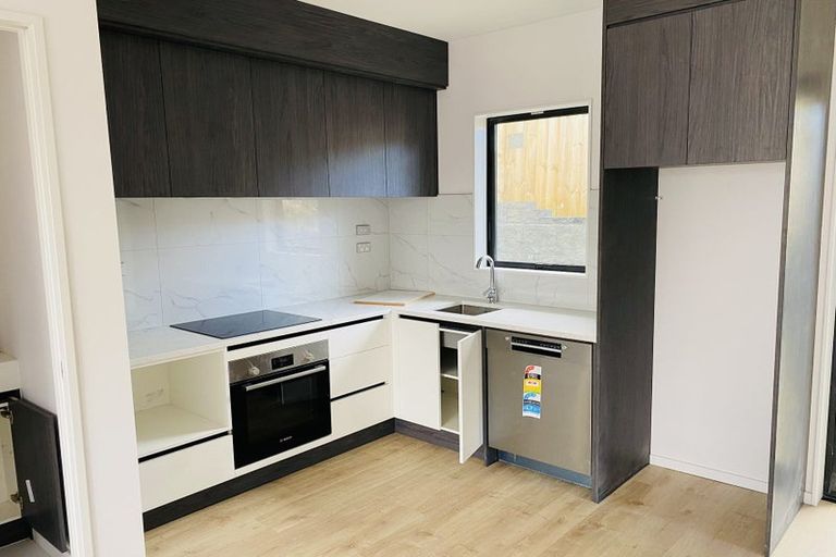 Photo of property in 3/16 Buisson Glade, West Harbour, Auckland, 0618