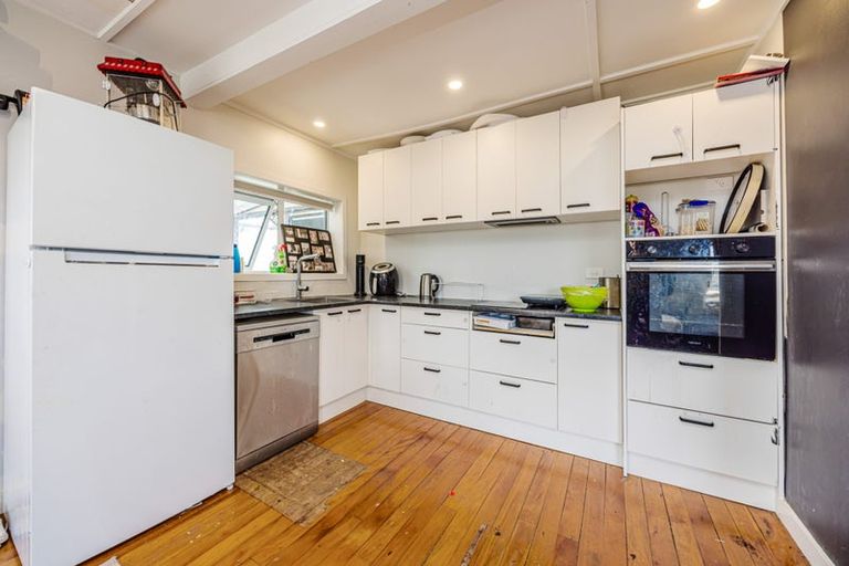 Photo of property in 2 Harrington Road, Henderson, Auckland, 0610