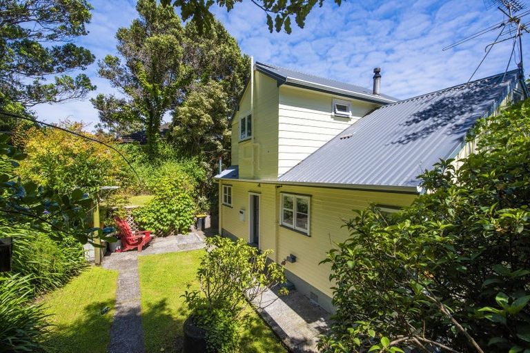 Photo of property in 28 Tannadyce Street, Strathmore Park, Wellington, 6022