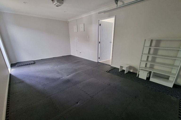 Photo of property in 320c Royal Road, Massey, Auckland, 0614