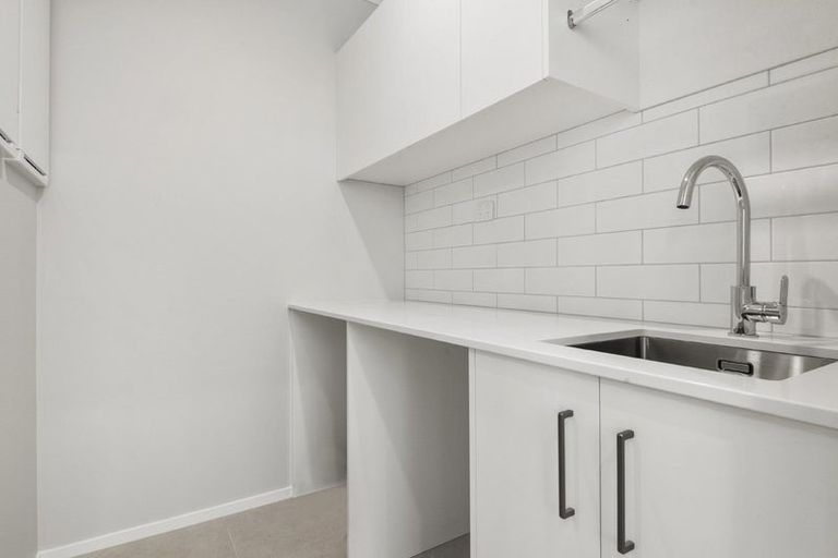 Photo of property in 1/3 Parapara Place, Albany, 0632