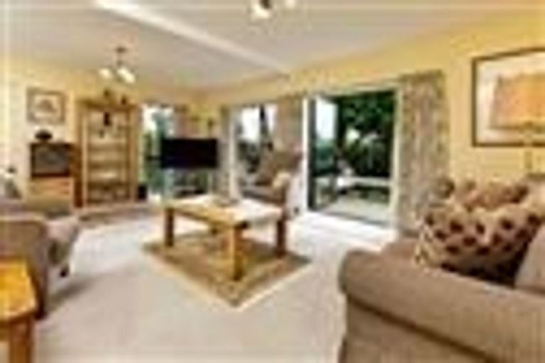 Photo of property in 2/14 Aramoana Avenue, Devonport, Auckland, 0624