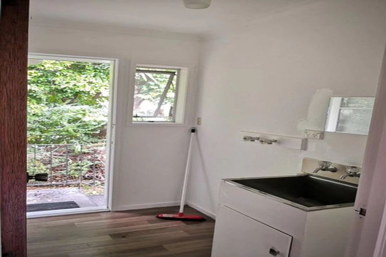 Photo of property in 1/454 East Coast Road, Windsor Park, Auckland, 0630