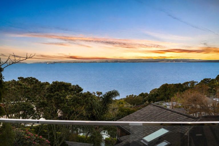 Photo of property in 4/92 Churchill Road, Murrays Bay, Auckland, 0630