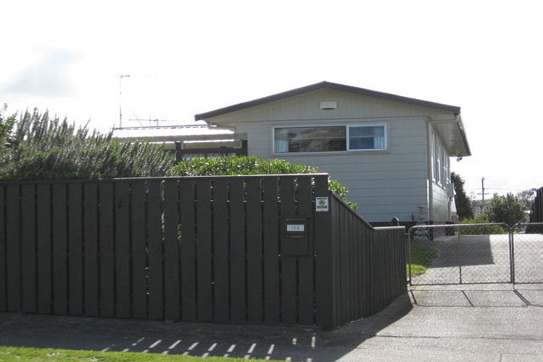 Photo of property in 100 Matai Street, Castlecliff, Whanganui, 4501