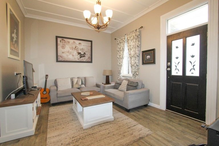 Photo of property in 33 Tararua Street, Pahiatua, 4910